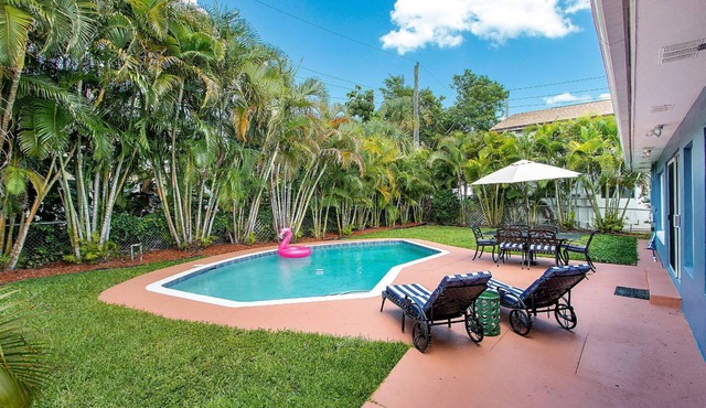 Simply Elegant WPB Singer Island Heated Pool Home-walk to Beach