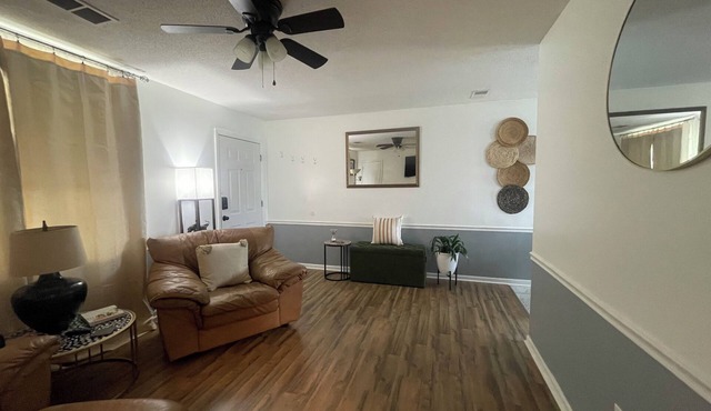 Simply Home-Convenient to major stores, restaurants and 9 minutes to Water Park!