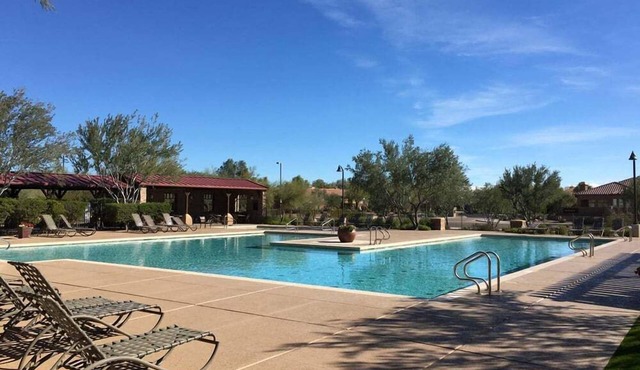 Simply Irresistible Superb 4 bedroom Home/Community Pool/North Phoenix/Scottsdale