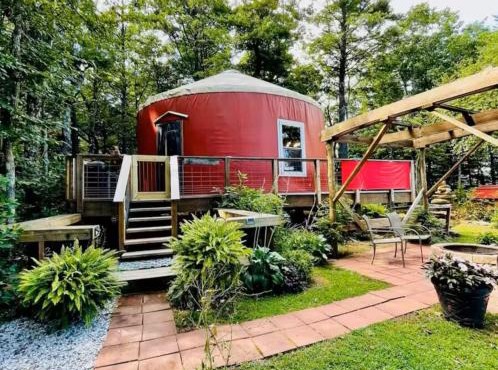 Simply Serenity Yurt- Magical Getaway w/Hot Tub