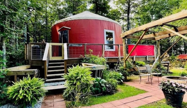 "Simply Serenity Yurt"- Unique Mountain Getaway w/Hot Tub on Blue Ridge Parkway