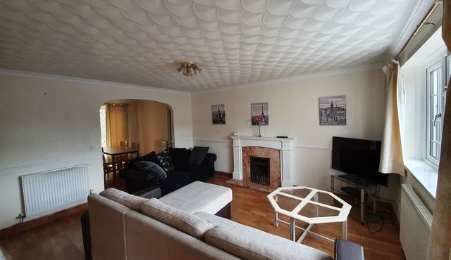 Simply Spacious house for up to 10