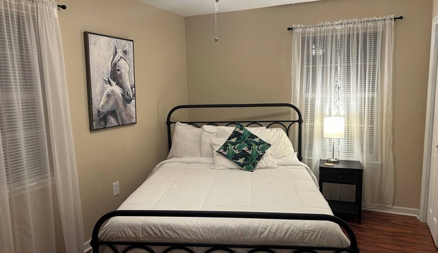 "Simply Sunny Farm Tranquil & Spacious 3 BR/2 BA Apartment w/Deck