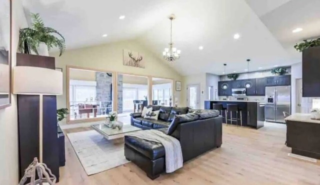 Sims Lake Cottage-private lake in Muskoka