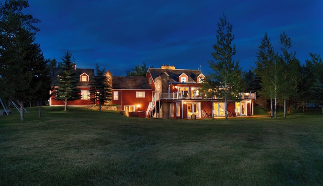 Since 1988, Rancho Alegre Lodge embraces the spirit of Jackson Hole
