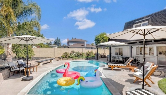 SinCity BEST LOCATED HOME -LV CONVENT & 3 mi STRIP n FREMONT -POOL Heated n BBQn