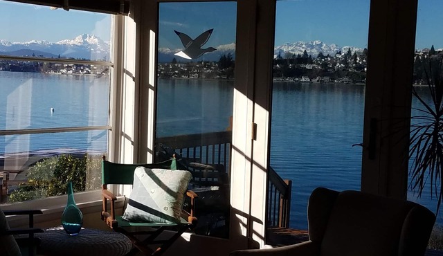 Sinclair Beach Cottage - Waterfront, Amazing Views!