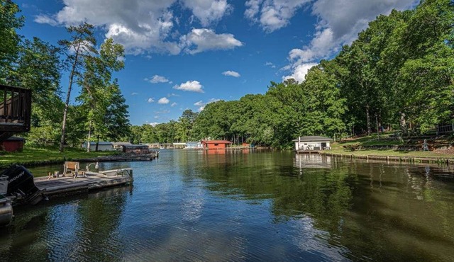Sinclair Lakehouse Retreat: Hot Tub, Salt Water Pool, Dock & Boat Launch