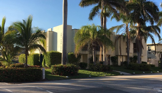 Singer Island Townhouse Just Steps From The Beach