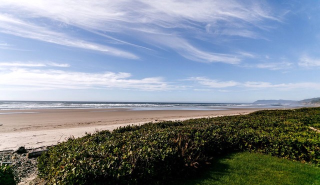 'Singing Sands' at Arch Cape: Private Ocean Front Beach House