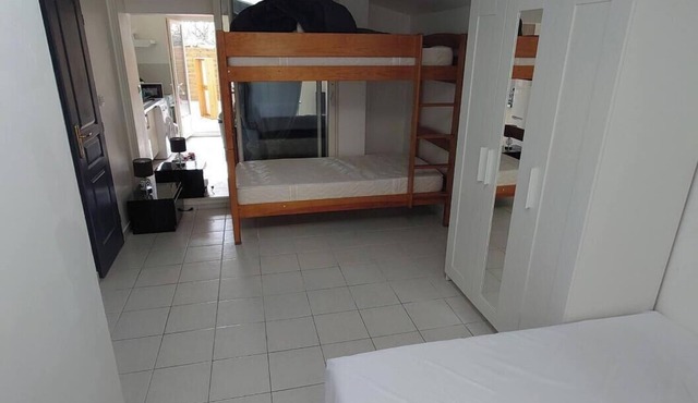 Single apartment sleeping 4