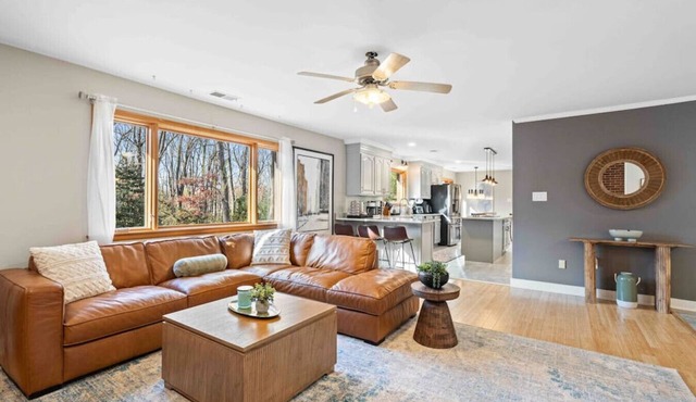 Single Fam | Private | Spacious | Entertainment
