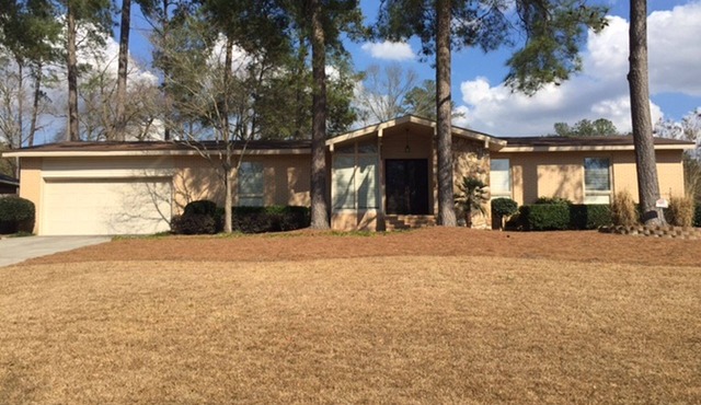 Single Family 3 bedroom 3.5 bath with inground pool and pool house.