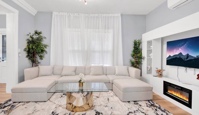 Single Family 3BR Home Game Room Parking