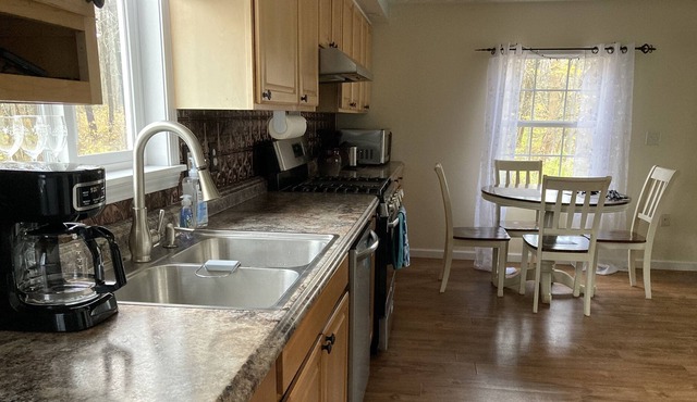 Single family friendly home minutes from Lake Erie