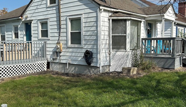 Single family home 3 minute walk to everything downtown Fairborn offers.