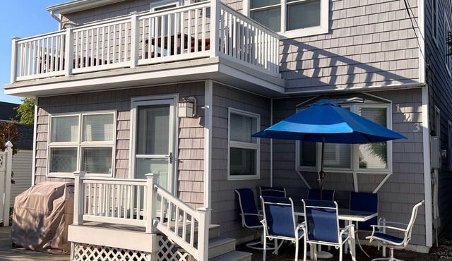 Single-family home in Avalon—walk to beach and town