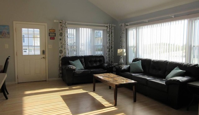 Single family home located just steps to the beach in Surf City - pet friendly.