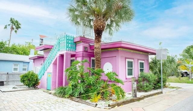 Single family home with private beach access at HGTV's Sunburst Inn, sleeps up to 4
