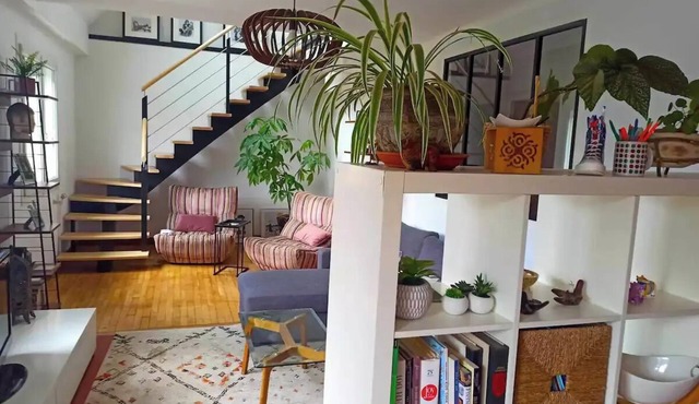 Single family home, very quiet.n