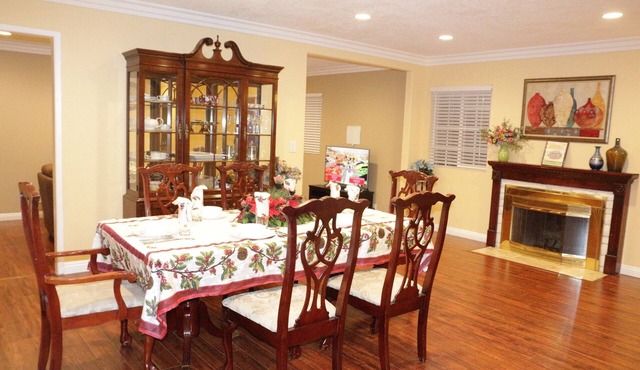 Single Family House : 3Bed & 2Bath - PERFECT for VACATION