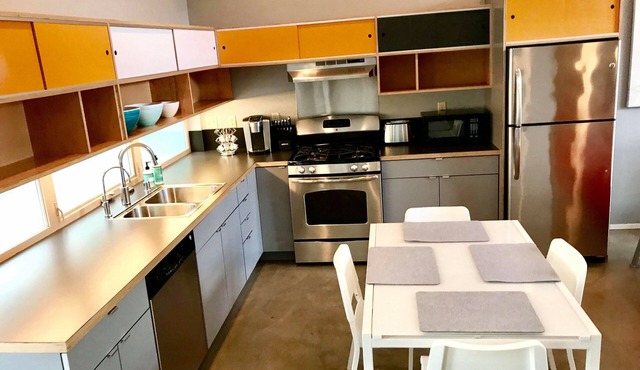 Single-Family Modern Home Close To It All In The Heart Of Ballard