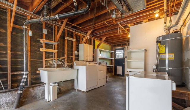 Single Family. Quiet. Walk to Beach.