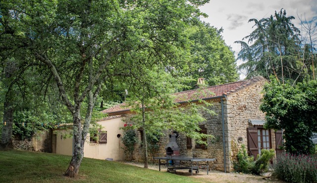 Single-floor gîte with large garden
