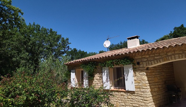 Single-storey villa, air conditioning, WiFi, swimming pool and large, quiet garden