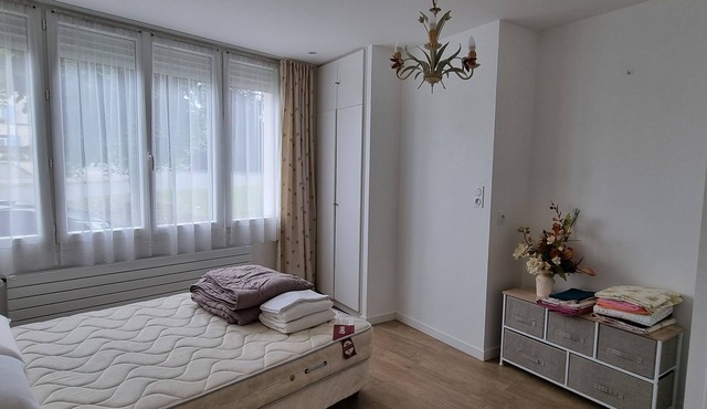 Single-storey apartment facing a green area, very well equipped