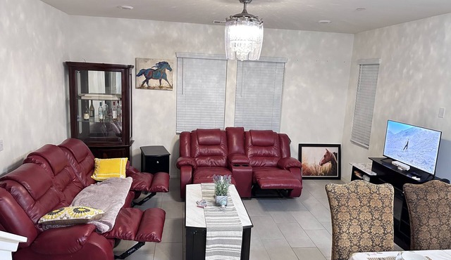 Single House! One Bedroom Downstairs!Near Ontario! Pet Friendly! 500 Mbps WiFi !