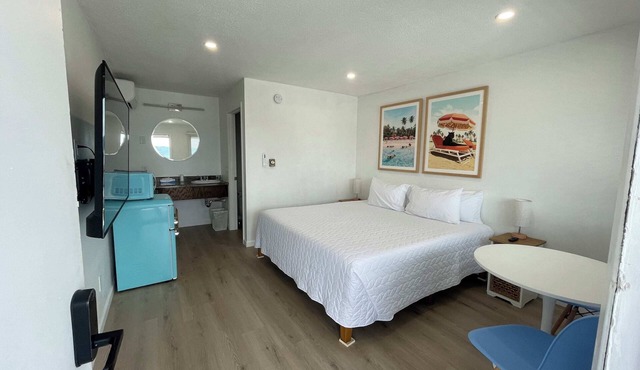 Single King Room (Upper Level)