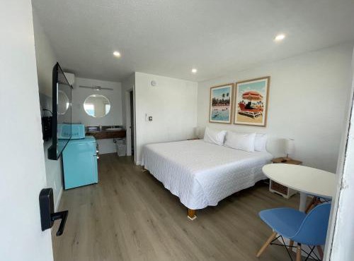 Single King Room