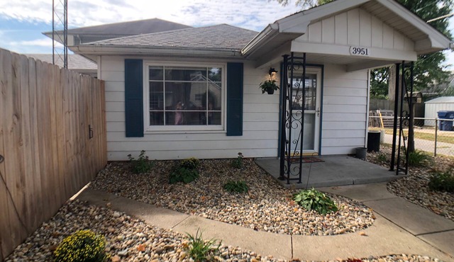 Single-Level, 3 Bedroom, 2 Bath, Equipped Kitchen, Laundry