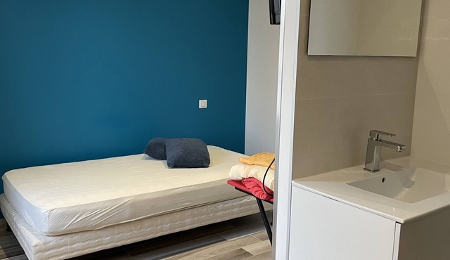 Single room, business students.