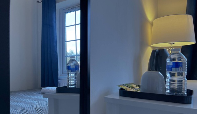 Single room close to Heathrow airport