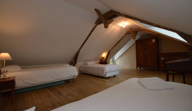 Single room in Gîte, kitchen and living room.