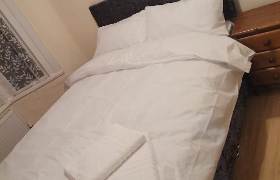 Single Room near London Seven Kings Train station