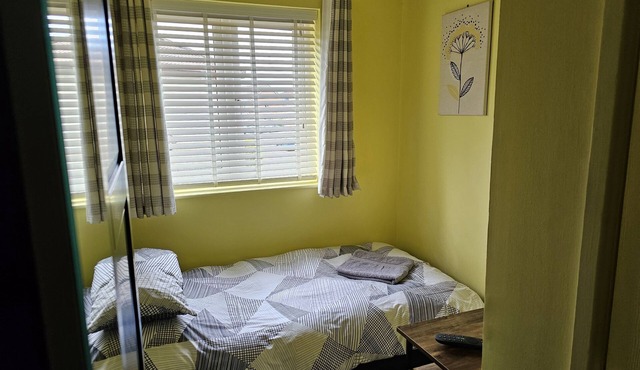 Single Room - shared bathroom