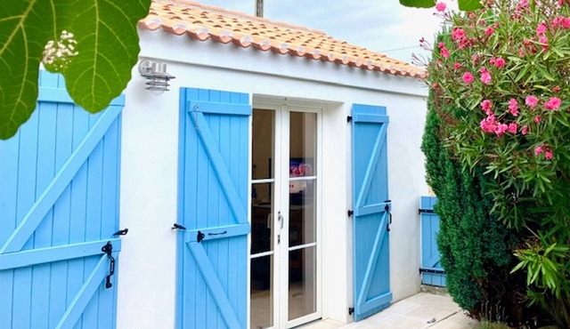 Single-story house in L'Herbaudière near beach and ports - 4 guests