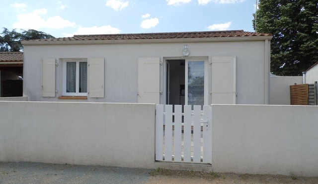 Single-storey cottage near beach with parking in L'Aiguillon-sur-Mer