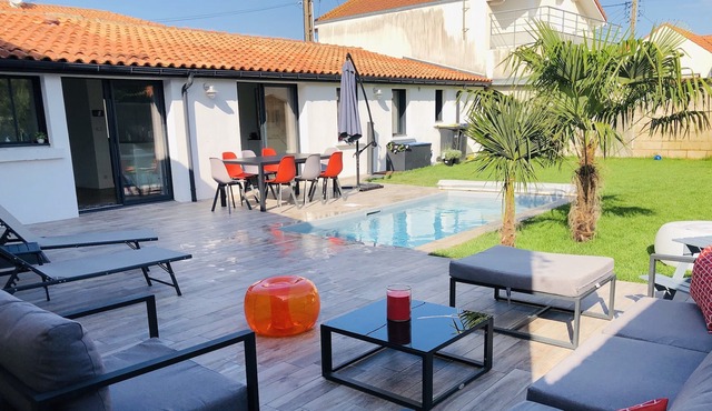 Single storey house / shops-market and beach on foot!