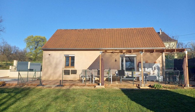Single-storey cottage in tourist region