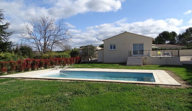 Single-storey family villa, pool, garden near Uzès