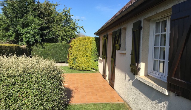 Single storey house with enclosed garden 600 m from Bernières sur mer beach