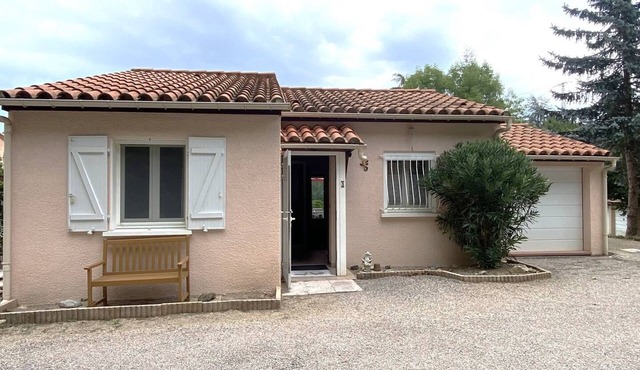 Single storey house with 3 bedrooms, garden and wifi