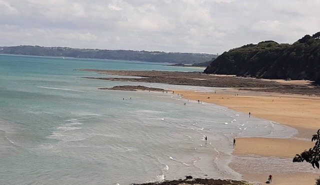 single-storey house 600 m beach