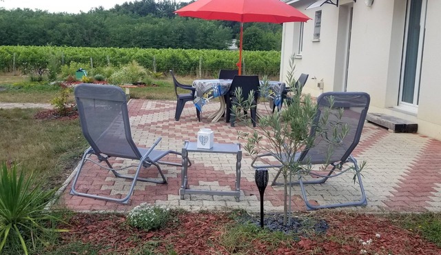 Single storey house between ocean, vineyards and Gironde estuary