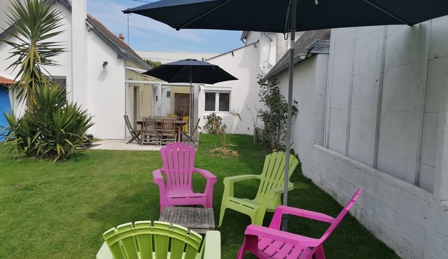 Single-storey house in town center, 400m from beaches