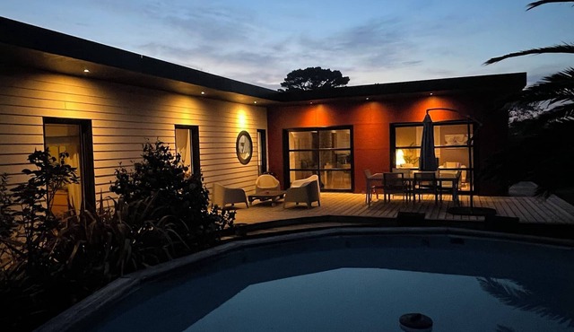 Single-storey house, close to the port and Kerdéniel beach.